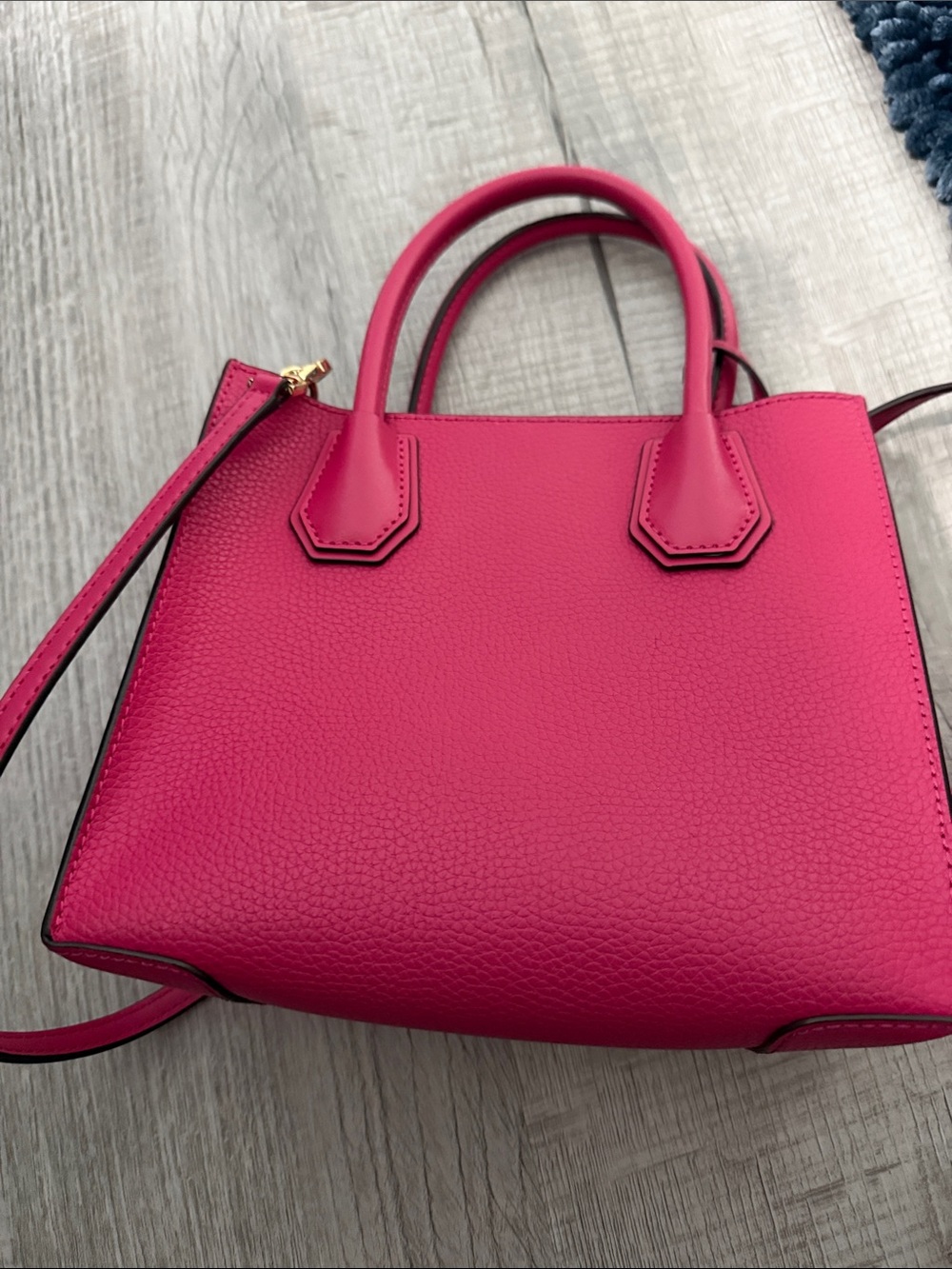 Michael Kors Fuchsia Pebbled Satchel with Gold MK Charm - Picture 7 of 11